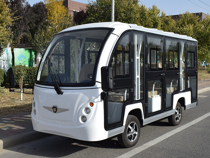 11座封闭电动观光车白色