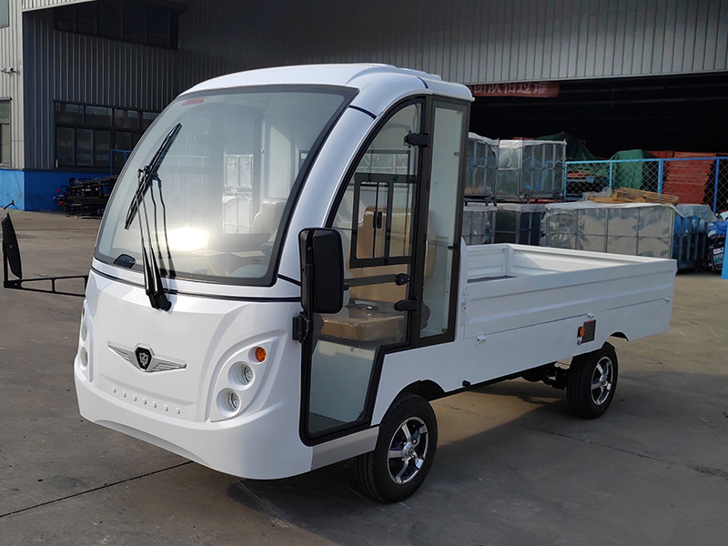 1吨封闭电动货车白色