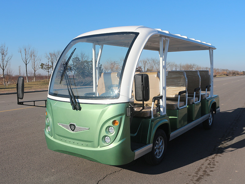 11座电动观光车白绿色