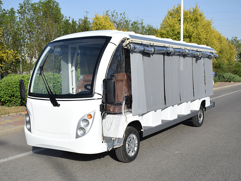 17座电动观光车白色加遮阳帘