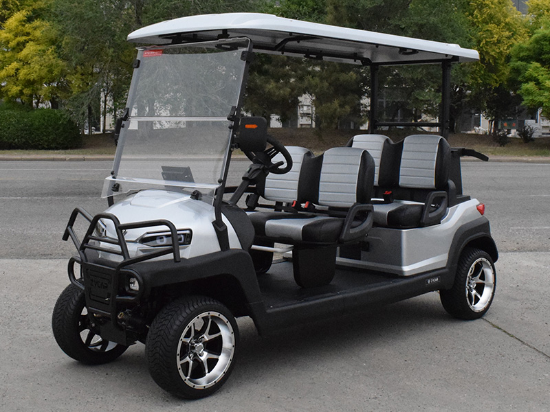 4座高尔夫球车银色