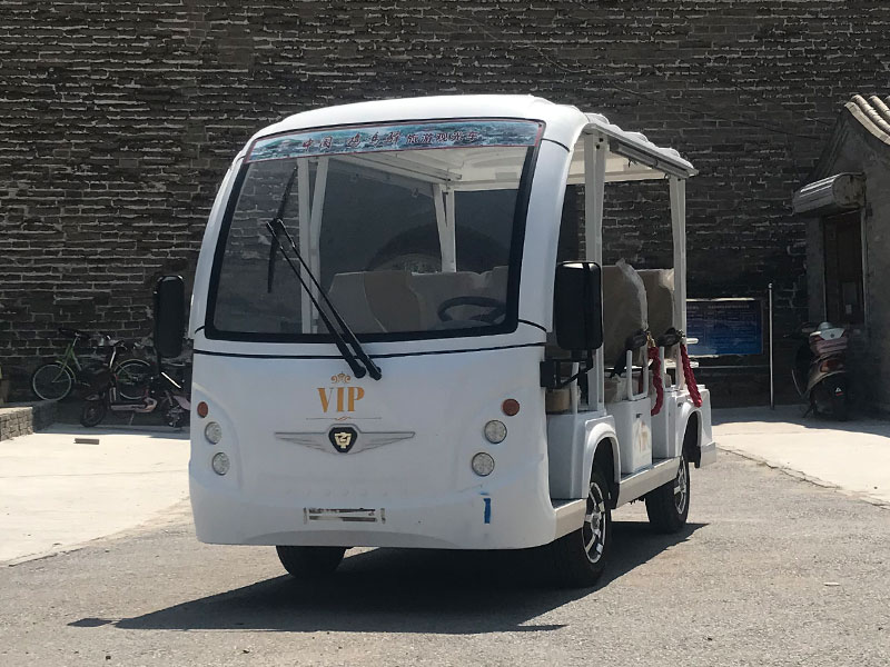 8座电动观光车白色