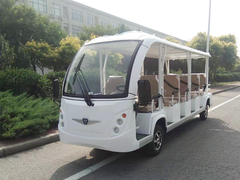 14座电动观光车白色四排朝前