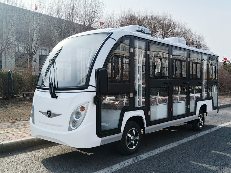 14座封闭电动观光车白色双空调