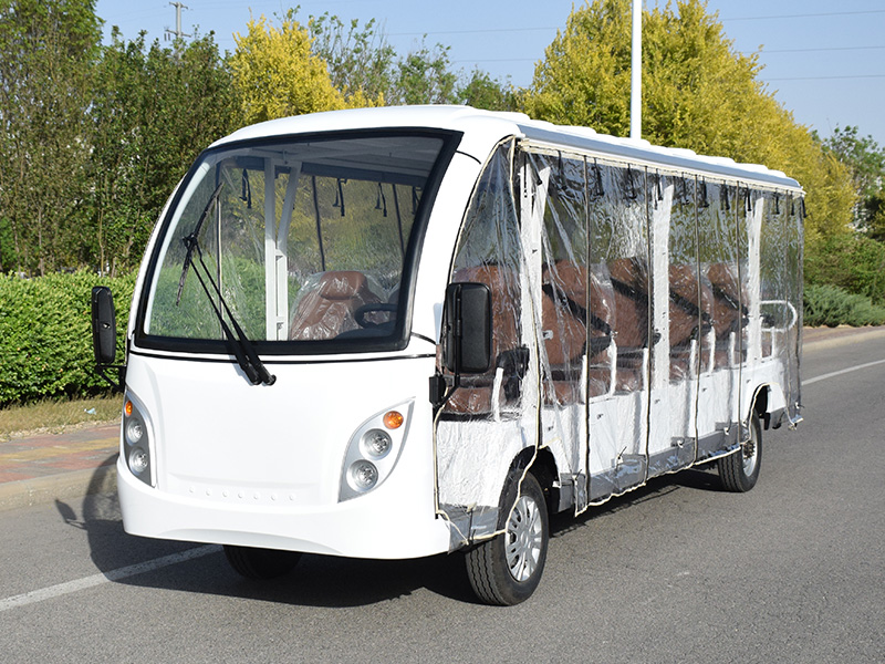 17座电动观光车白色加雨帘